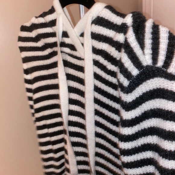 Gap Knit Sweater - Picture 4 of 9